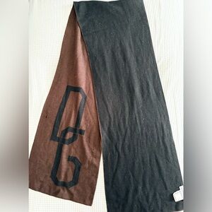 Dolce & Gabbana scarf with minor callout